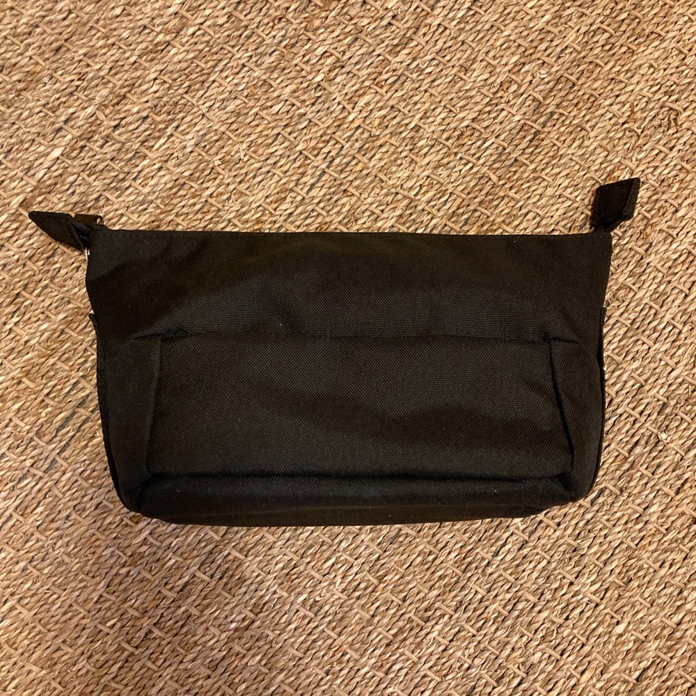 Everlane Renew Transit Catch-All Case